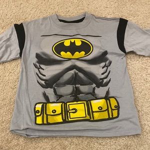 Batman boys t-shirt size M (5/6)